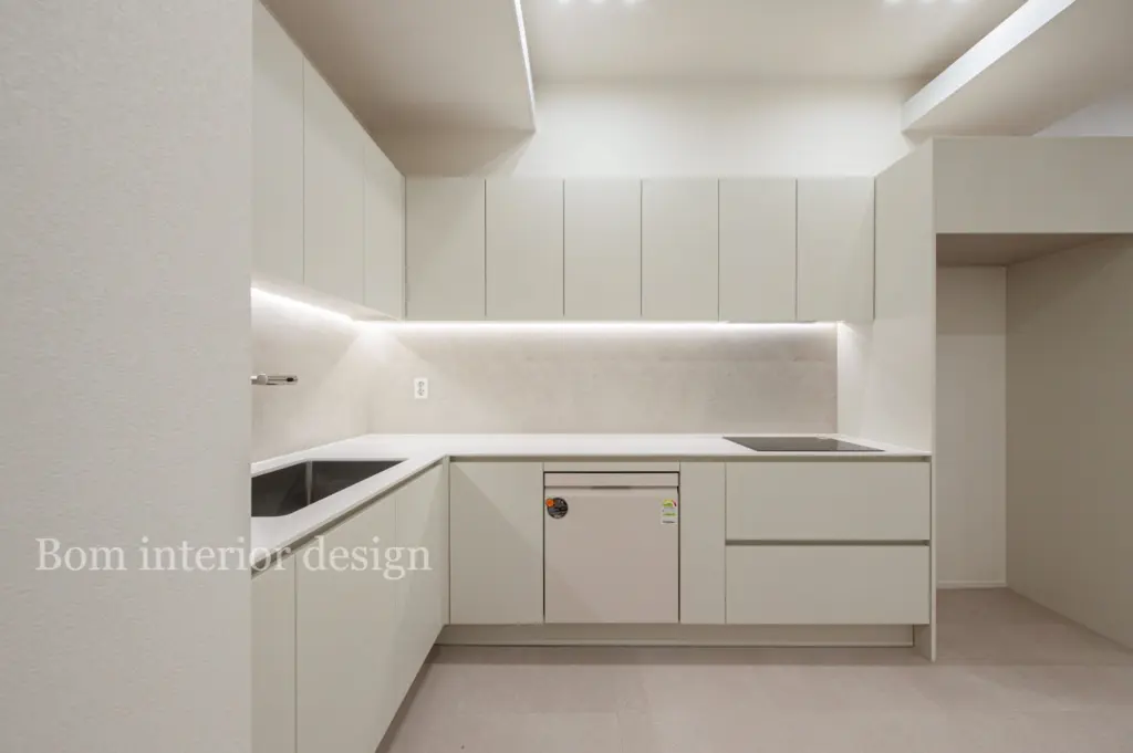 경기 광명시 33평 아파트 리모델링 · 우물 천장·라인조명